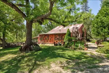 The large barn is picture perfect!