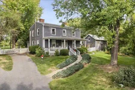 Family Farmhouse Inn inn for sale