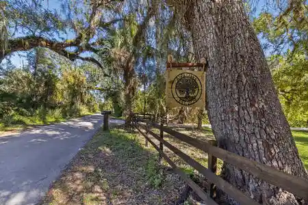 Alva Oaks Bed & Breakfast (Florida) inn for sale