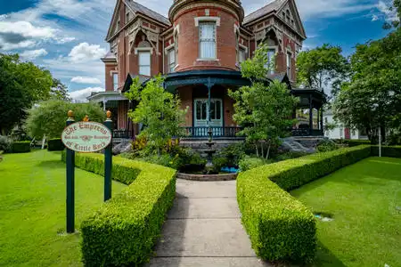 The Empress of Little Rock inn for sale