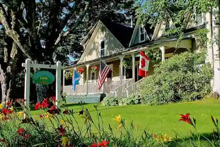 Classic Vermont House Bed and Breakfast inn for sale